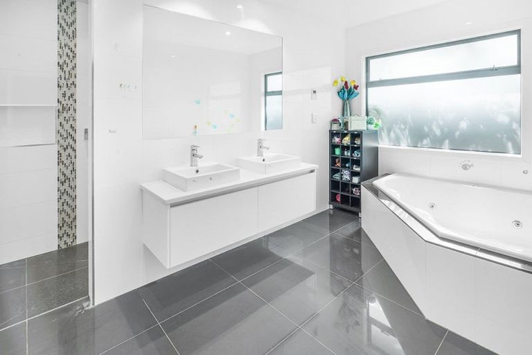 Photo of property in 4 Platina Place, Flagstaff, Hamilton, 3210