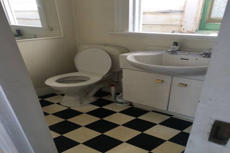 Photo of property in 13 Home Street, Mount Victoria, Wellington, 6011