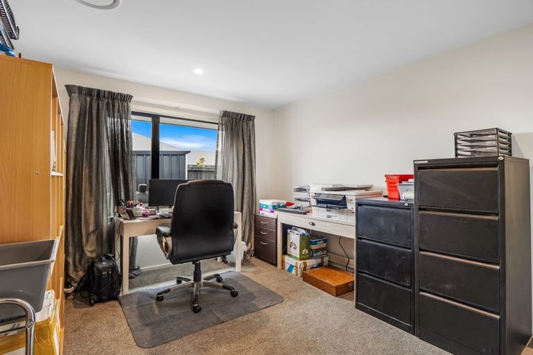 Photo of property in 21 Watkins Drive, Rangiora, 7400