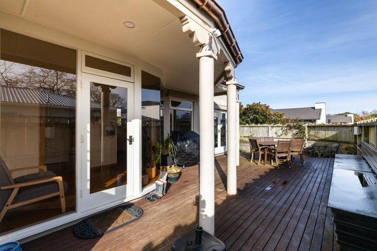 Photo of property in 180 Brooklands Road, Vogeltown, New Plymouth, 4310