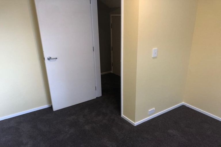 Photo of property in Victoria Villas, 50/35 Pirie Street, Mount Victoria, Wellington, 6011