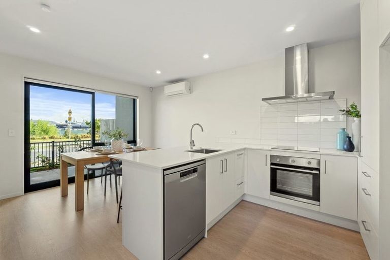 Photo of property in 6/18 Paraone Crescent, Takanini, 2112