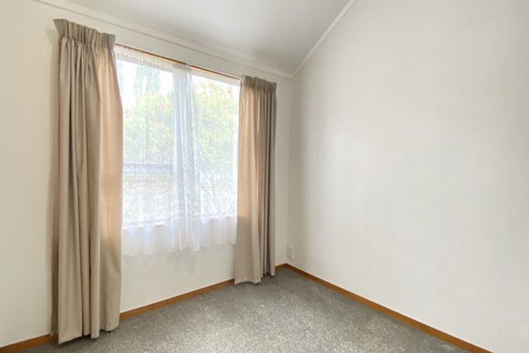 Photo of property in 4/43-53 Chivalry Road, Glenfield, Auckland, 0629