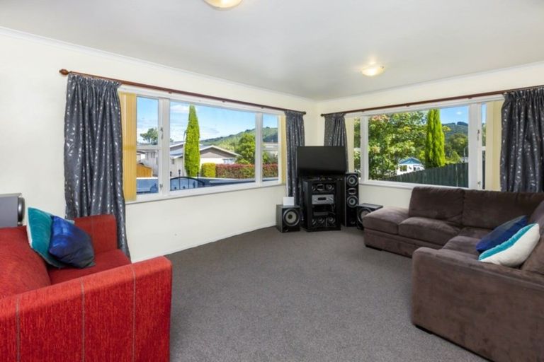 Photo of property in 29 Vista Crescent, Maoribank, Upper Hutt, 5018