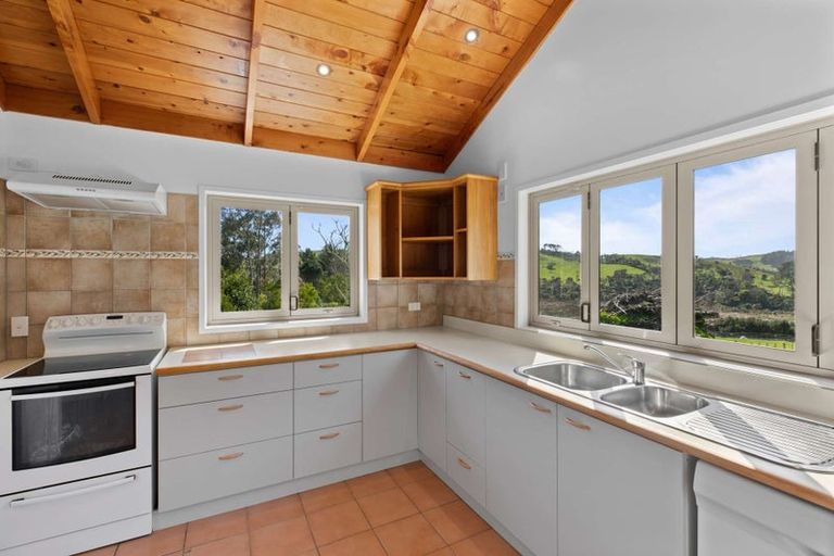 Photo of property in 1175 South Head Road, South Head, Helensville, 0874