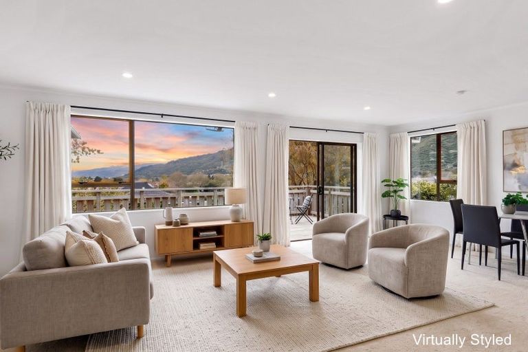 Photo of property in 1/21 Roband Crescent, Brown Owl, Upper Hutt, 5018