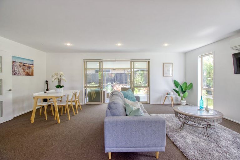 Photo of property in 33 Little Oaks Drive, Yaldhurst, Christchurch, 8042