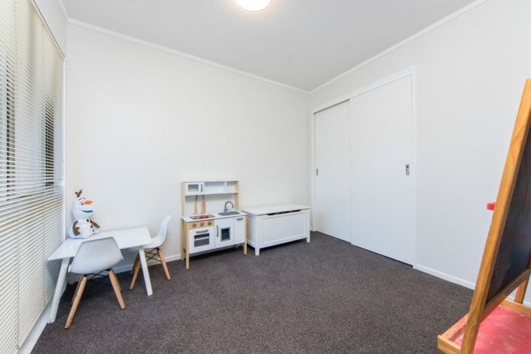 Photo of property in The Haven, 29/120 Beach Haven Road, Beach Haven, Auckland, 0626