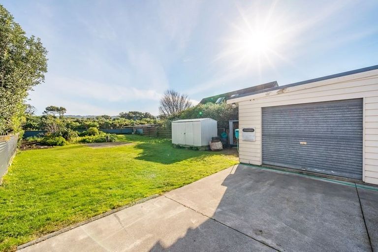 Photo of property in 25 Awamutu Grove, Waiwhetu, Lower Hutt, 5010