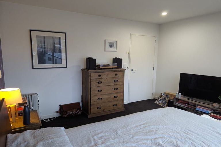 Photo of property in 56 Tiketike Way, Brooklyn, Wellington, 6021