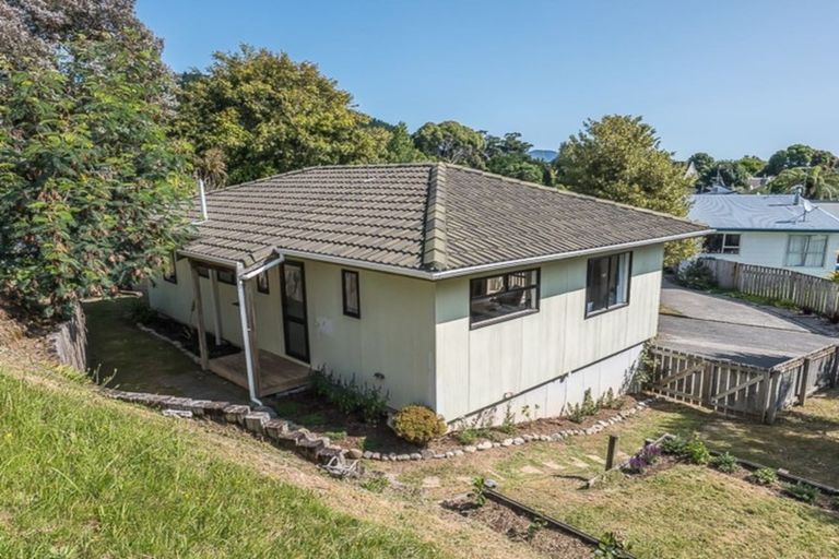 Photo of property in 90 Aorangi Road, Paraparaumu, 5032