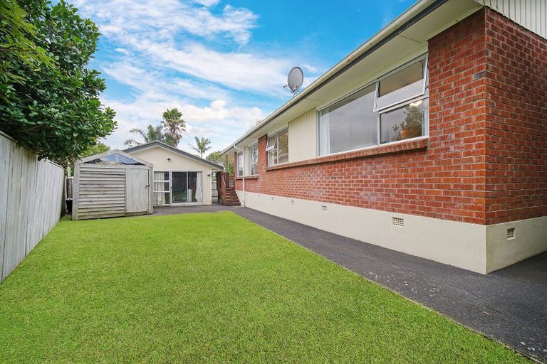 Photo of property in 1/28 Fairdale Place, Birkdale, Auckland, 0626