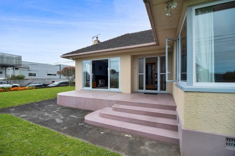 Photo of property in 69 Young Street, New Plymouth, 4310