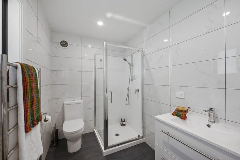 Photo of property in 1/16 Clematis Avenue, Murrays Bay, Auckland, 0630