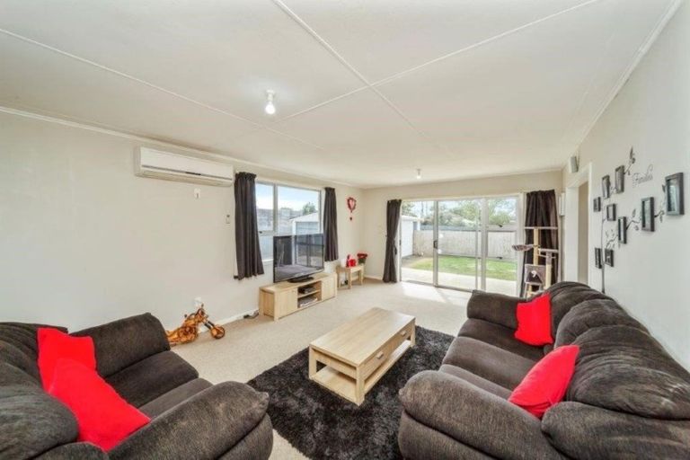 Photo of property in 28 Kamahi Avenue, Hawera, 4610