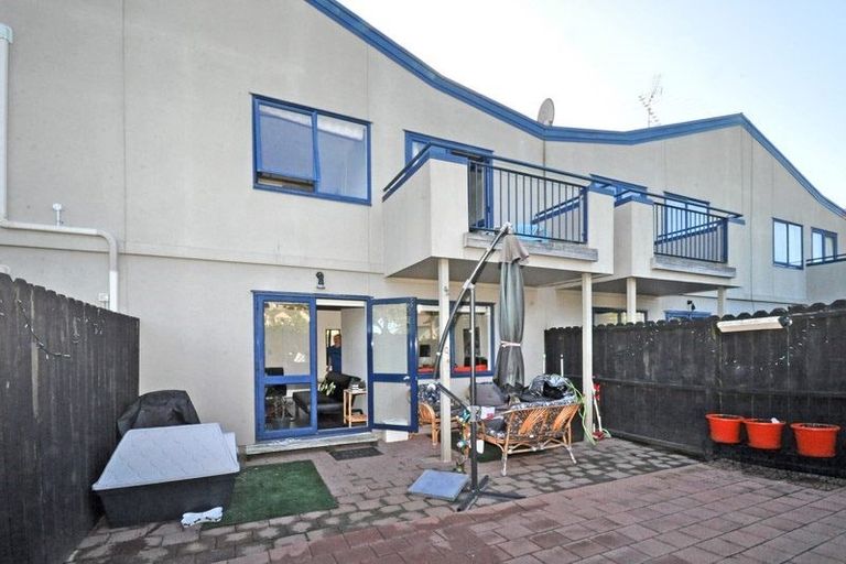 Photo of property in 9/70 Fernhill Way, Oteha, Auckland, 0632