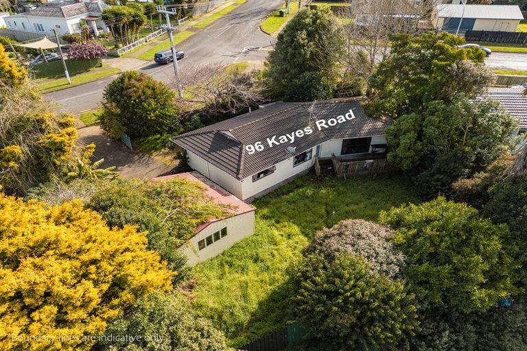 Photo of property in 96 Kayes Road, Pukekohe, 2120