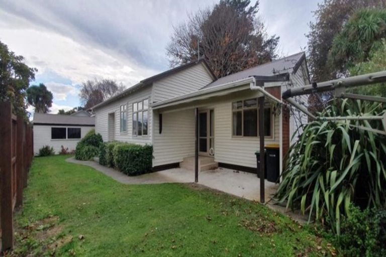 Photo of property in 24 Riverview Street, Beckenham, Christchurch, 8023