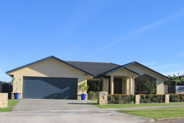 Photo of property in 21 Dairyland Drive, East Tamaki Heights, Auckland, 2016