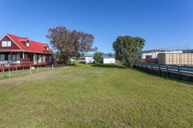 Photo of property in 114 Beverley Terrace, Whangamata, 3620