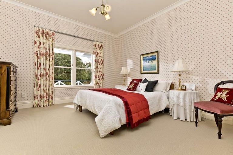 Photo of property in 9 Birchwood Grove, Greenhithe, Auckland, 0632