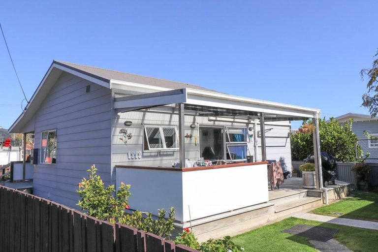 Photo of property in 6 Aputa Avenue, Te Puru, Thames, 3575
