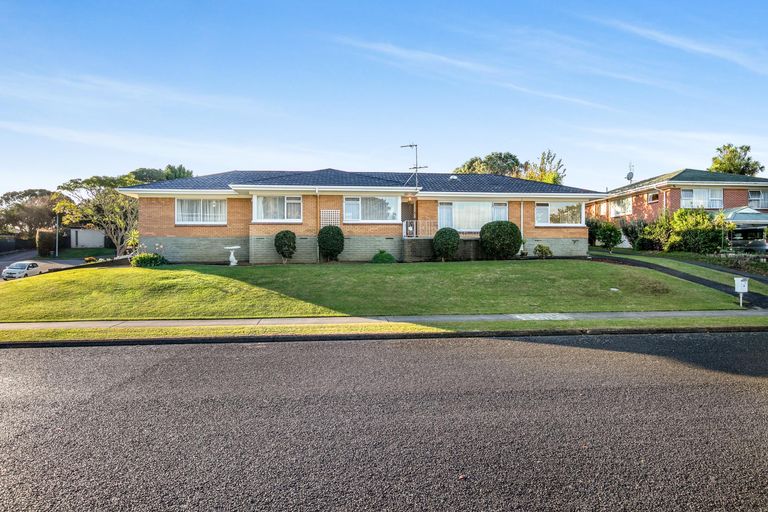 Photo of property in 5 Freshney Place, Hillpark, Auckland, 2102