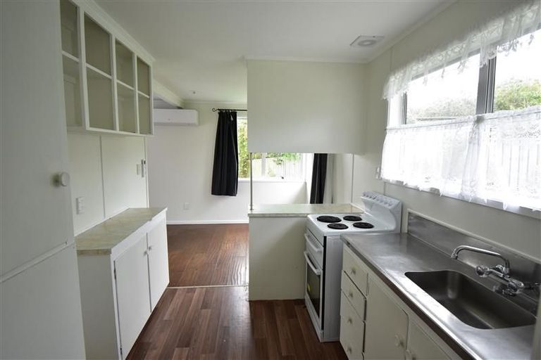 Photo of property in 8 Kelman Road, Kelston, Auckland, 0602