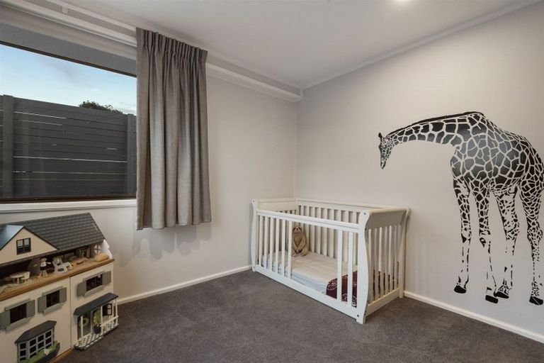 Photo of property in 1/52 Pupuke Road, Hillcrest, Auckland, 0627