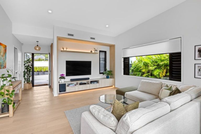 Photo of property in 14 Odlin Lane, Red Beach, 0932