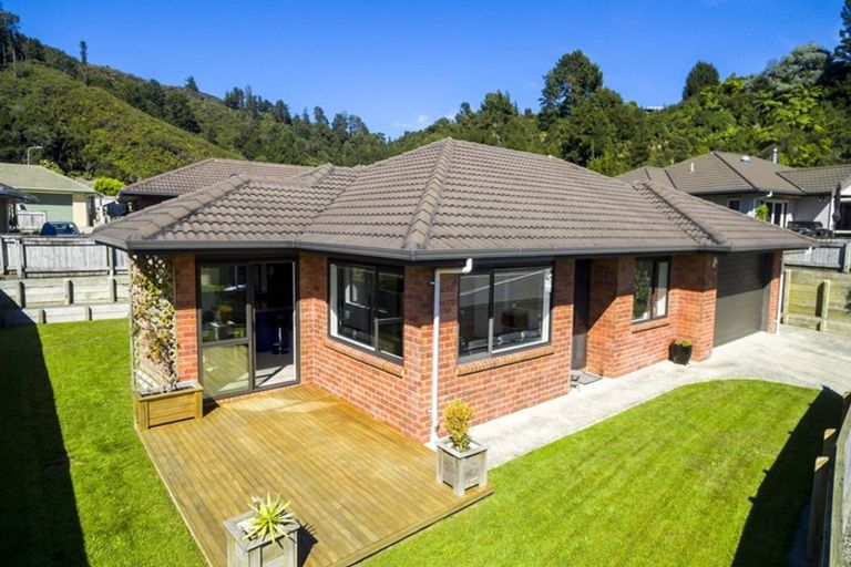 Photo of property in 50 King Charles Drive, Kingsley Heights, Upper Hutt, 5018