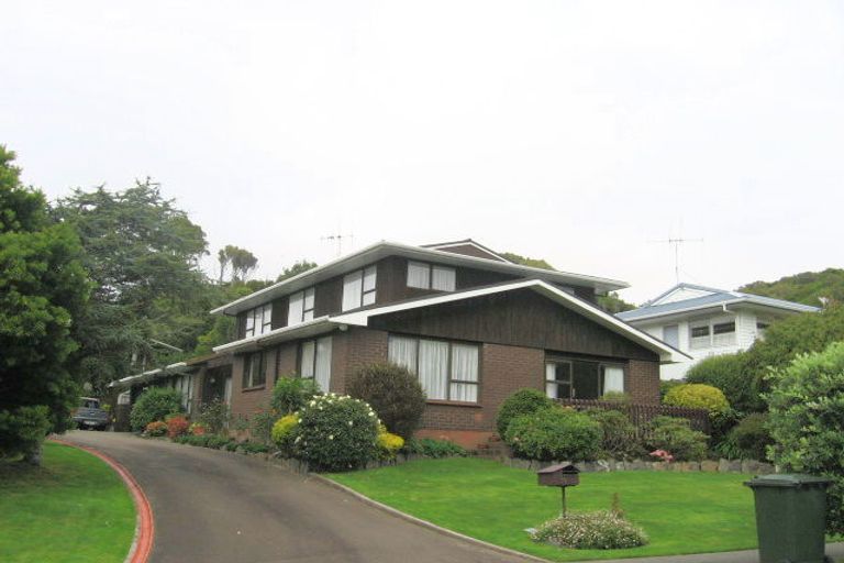 Photo of property in 16 Balliol Drive, Tawa, Wellington, 5028