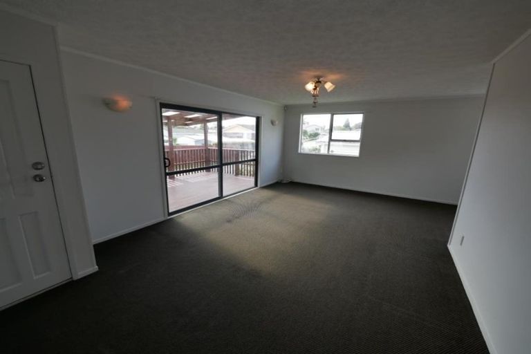Photo of property in 313 Roscommon Road, Clendon Park, Auckland, 2103