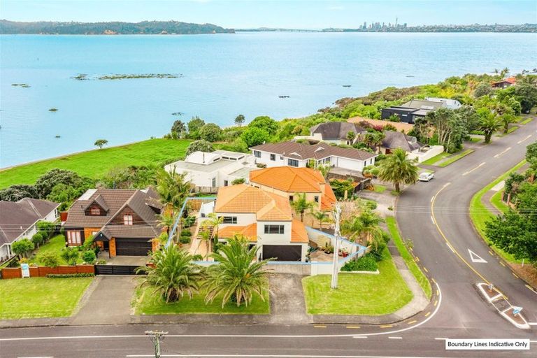 Photo of property in 122 Beach Road, Te Atatu Peninsula, Auckland, 0610
