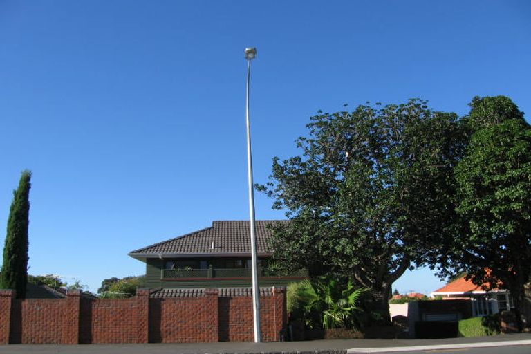 Photo of property in 2/1 Frieston Road, Milford, Auckland, 0620