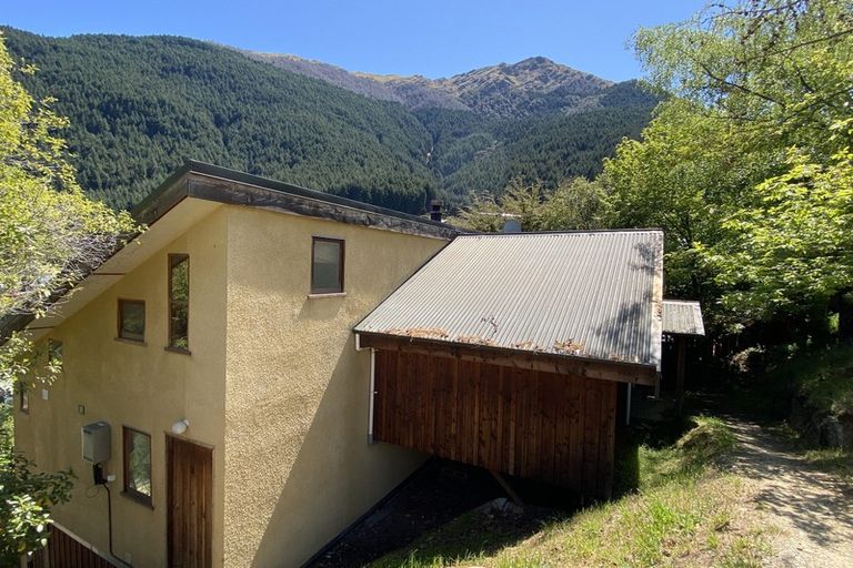 Photo of property in 16 Mackinnon Terrace, Sunshine Bay, Queenstown, 9300