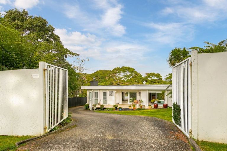 Photo of property in 1040 Scenic Drive North, Swanson, Auckland, 0816