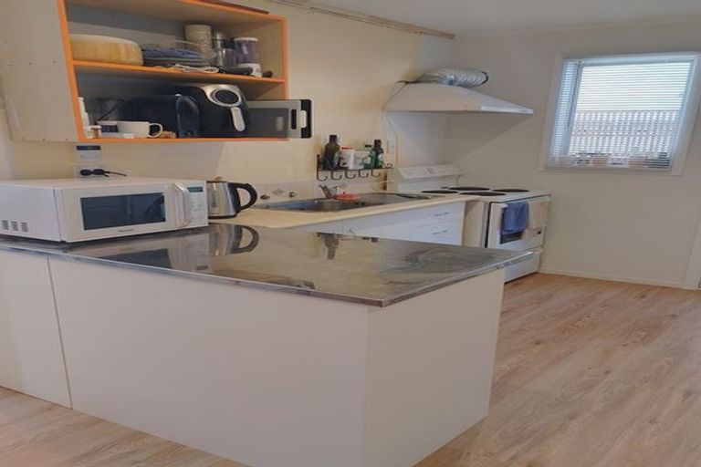 Photo of property in 2/52 Gemstone Drive, Birchville, Upper Hutt, 5018