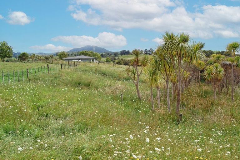 Photo of property in 17 Ranganui Road, Kaiwaka, 0573
