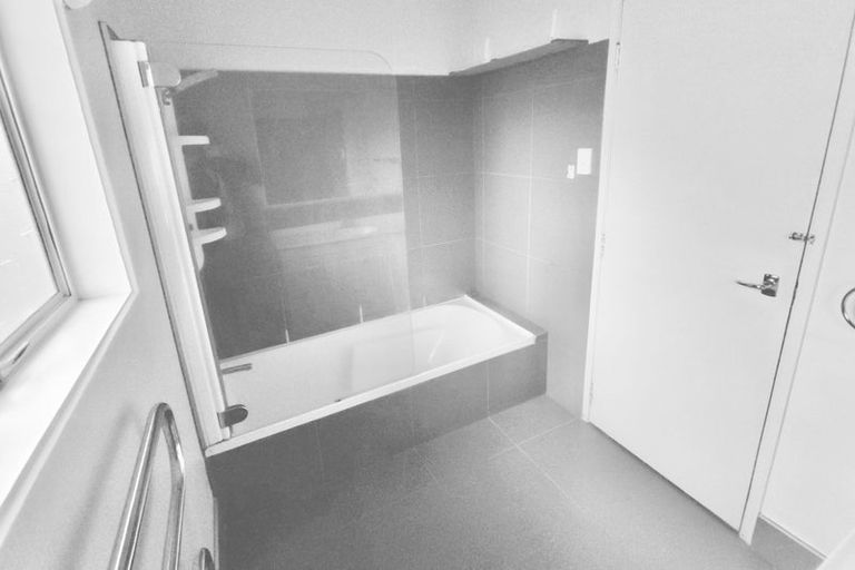 Photo of property in 29 Staincross Street, Green Bay, Auckland, 0604