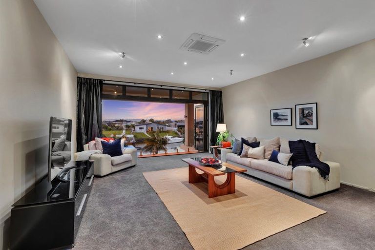 Photo of property in 12 Rauiri Drive, One Tree Point, 0118