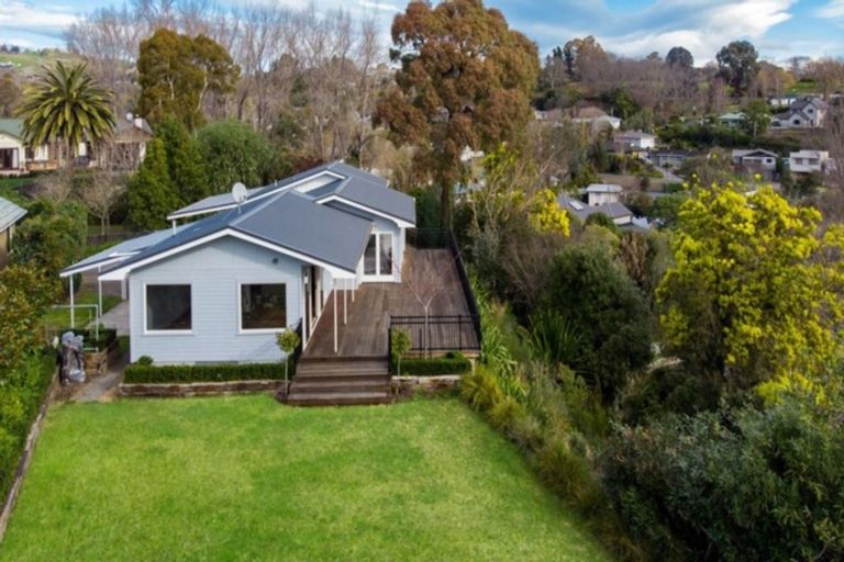 Photo of property in 1 Awarua Crescent, Havelock North, 4130