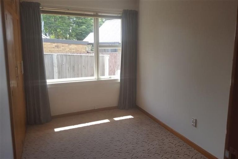 Photo of property in 1/98 Crofton Road, Harewood, Christchurch, 8051