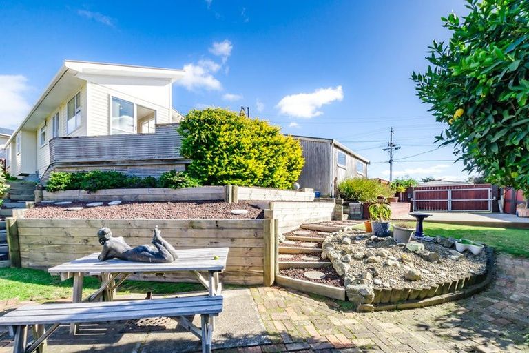 Photo of property in 22 Gray Avenue, Paraparaumu Beach, Paraparaumu, 5032