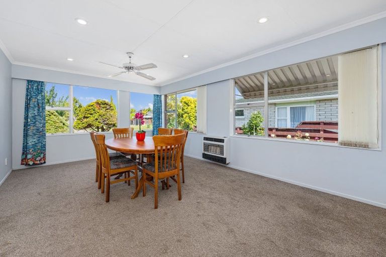 Photo of property in 11 Chippendale Crescent, Highbury, Palmerston North, 4412