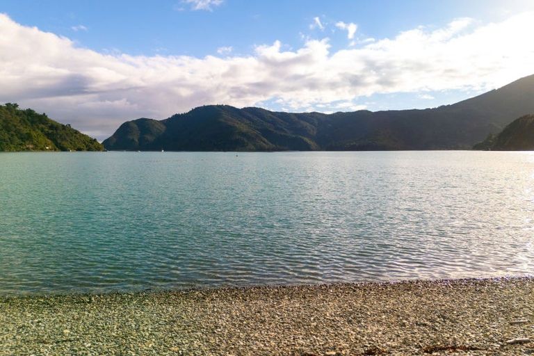 Photo of property in 3 Ruataniwha Place, Okiwi Bay, French Pass, 7193