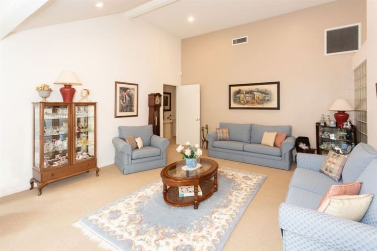 Photo of property in 11 Cricklewood Place, Avonhead, Christchurch, 8042