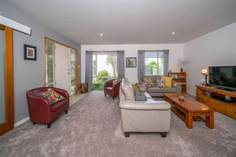 Photo of property in 3/215 Wairakei Road, Bryndwr, Christchurch, 8053