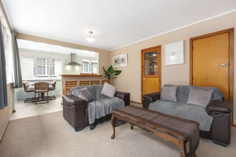 Photo of property in 17 Kalingo Street, Waitangirua, Porirua, 5024