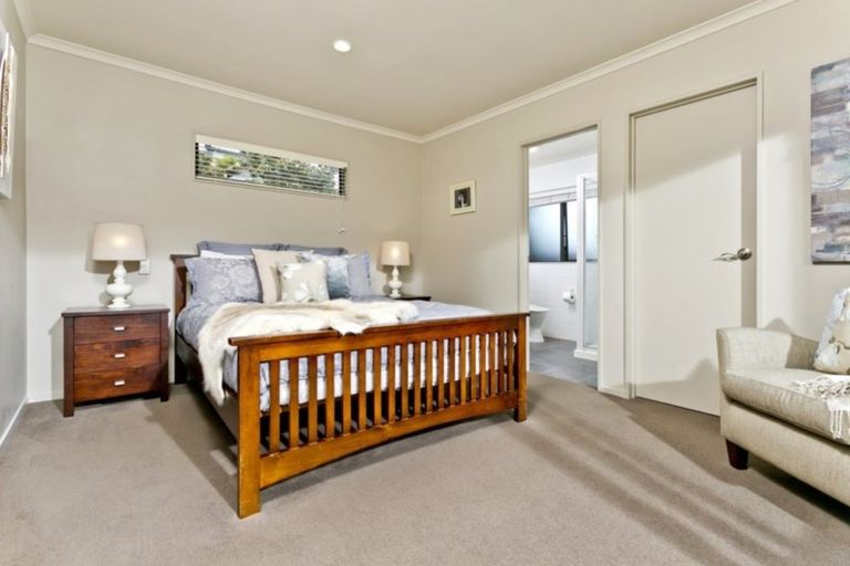 Photo of property in 30 Admirals Court Drive, Greenhithe, Auckland, 0632